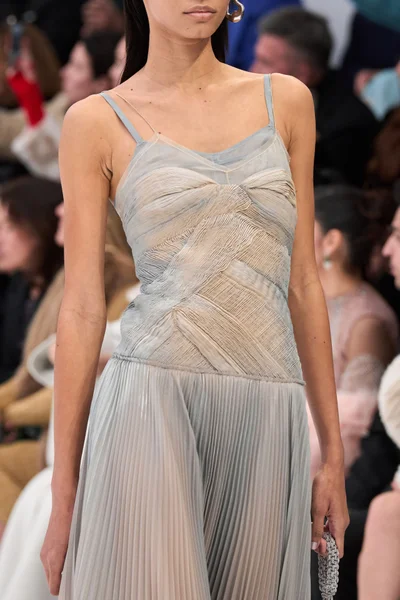 Look 13